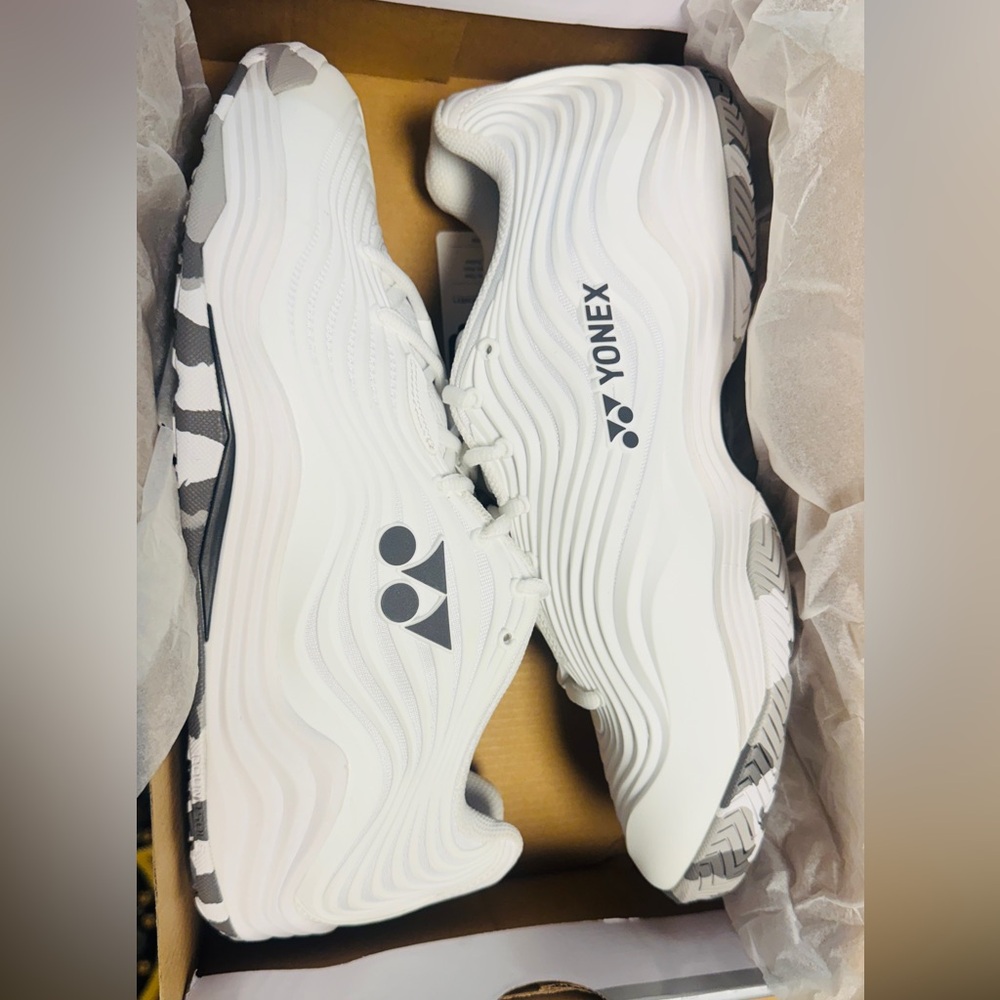 Yonex White Men’s Sports Athletic shoes- Tennis Shoes Size 10.5